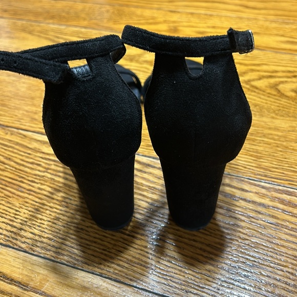 Black suede block heel open toe style ladies shoes. Ankle strap.Size 42 (US10). - Picture 3 of 11